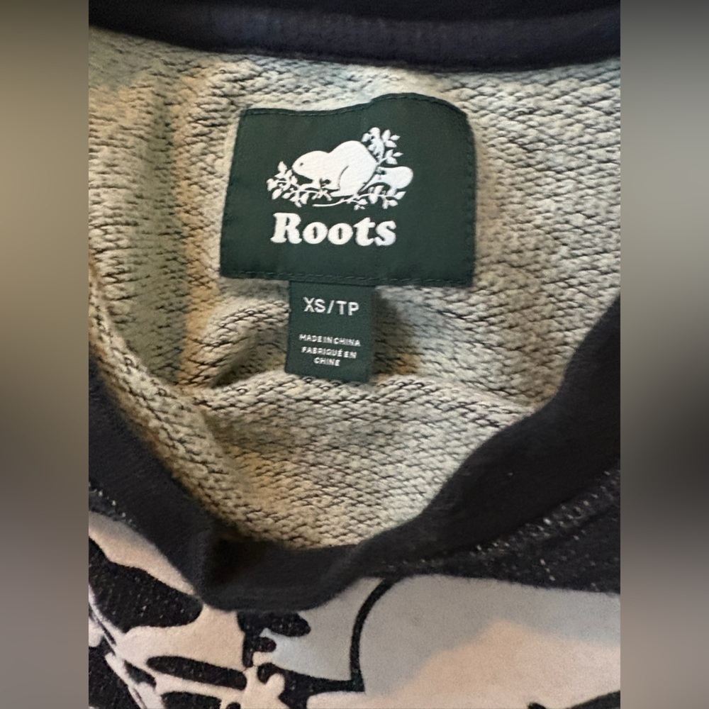 Roots Black Sweater - Picture 4 of 4